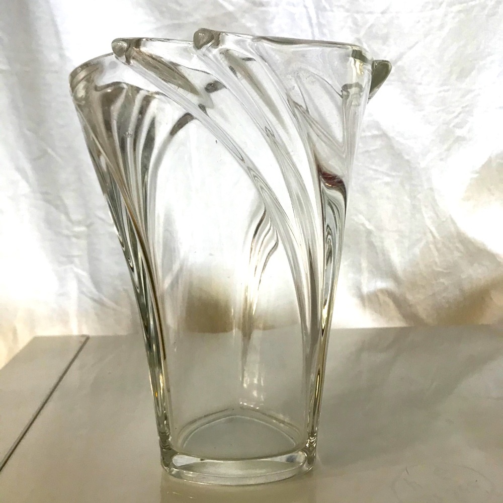 Crystal vase, 8” tall, like new ✨